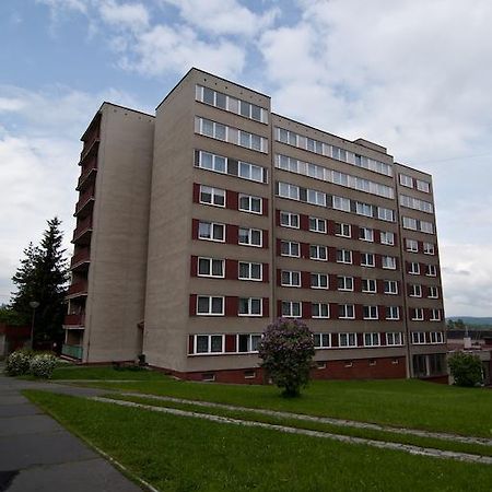 Hotel Domov Mladeze A Skolni Jidelna Karlsbad Exterior foto
