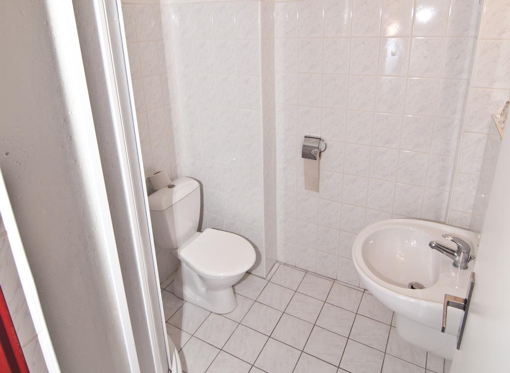Hotel Domov Mladeze A Skolni Jidelna Karlsbad Zimmer foto