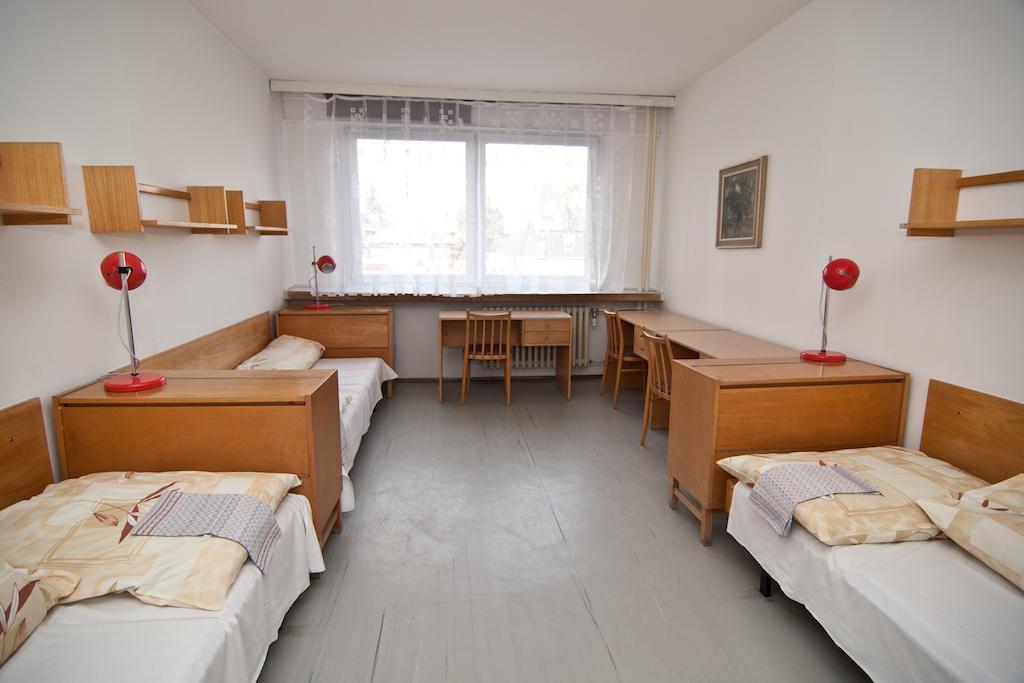 Hotel Domov Mladeze A Skolni Jidelna Karlsbad Zimmer foto